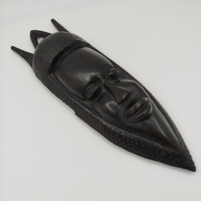 Маска африканская выполненная из эбенового дерева