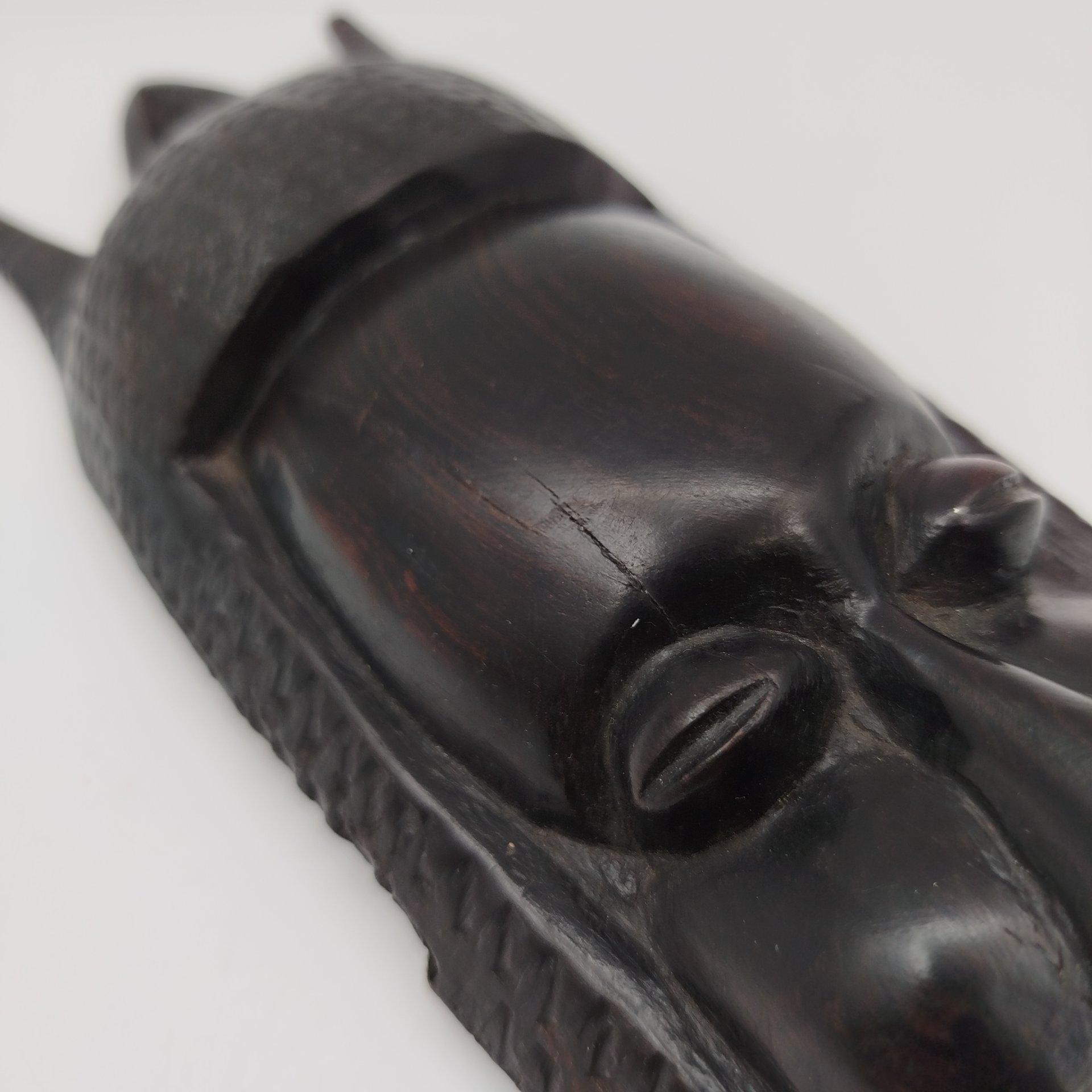 Маска африканская выполненная из эбенового дерева