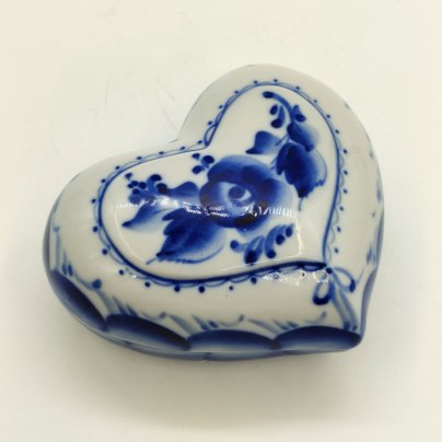 Шкатулка для мелочей (украшений) в форме сердца с цветочным декором, Гжель, фарфор, роспись, Россия, 1998-2015 гг.