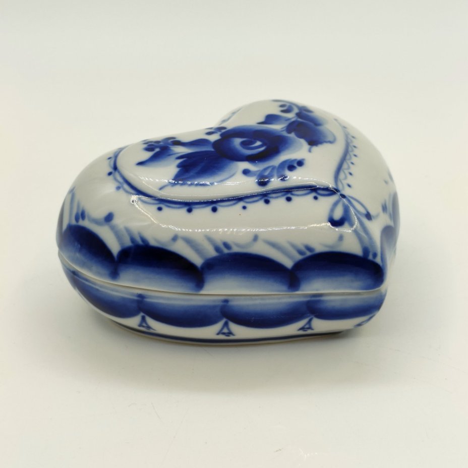 Шкатулка для мелочей (украшений) в форме сердца с цветочным декором, Гжель