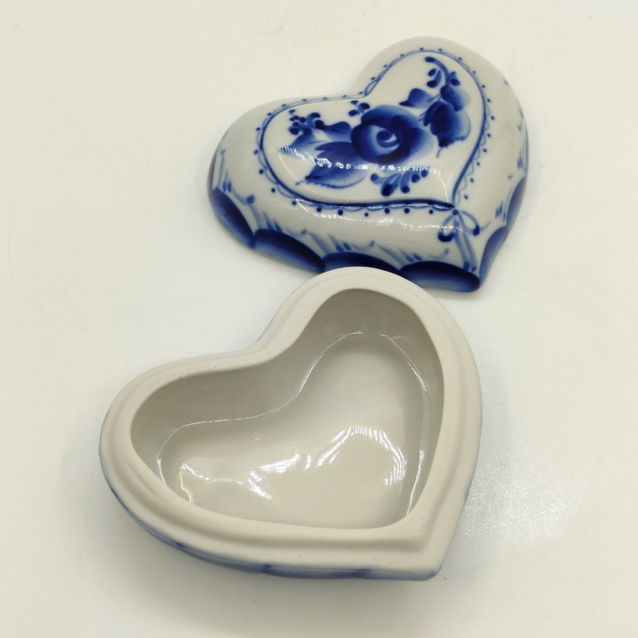 Шкатулка для мелочей (украшений) в форме сердца с цветочным декором, Гжель