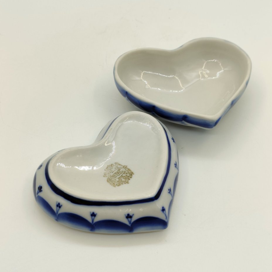 Шкатулка для мелочей (украшений) в форме сердца с цветочным декором, Гжель