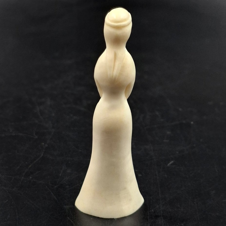 Статуэтка "Девушка"