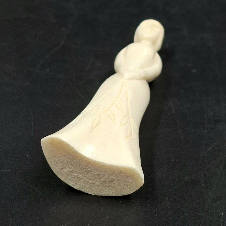 Статуэтка "Девушка"