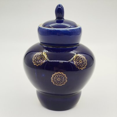 Чайница с цветочным декором