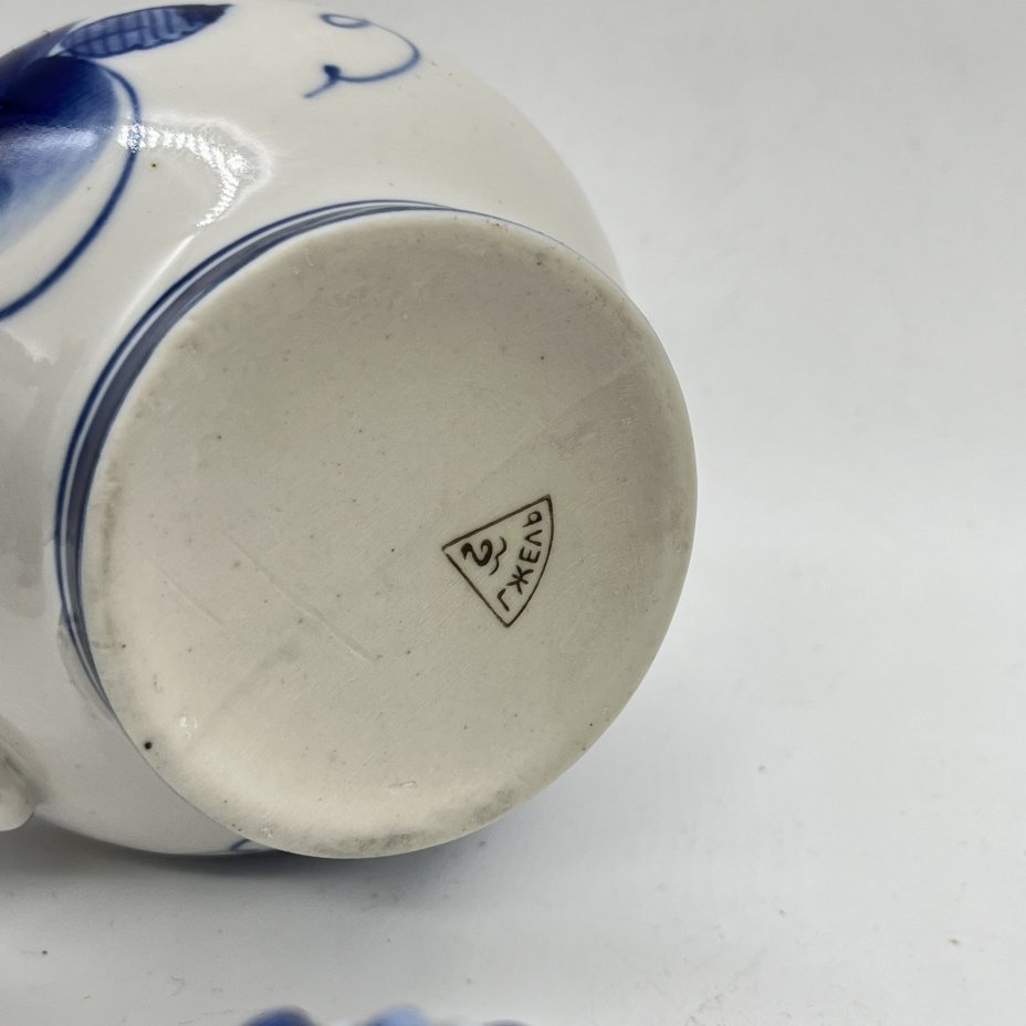 Молочник с крышкой с расписным цветочным декором (крышка в подборе), фарфор, роспись, Объединение «Гжель», СССР, 1970-1980 гг.