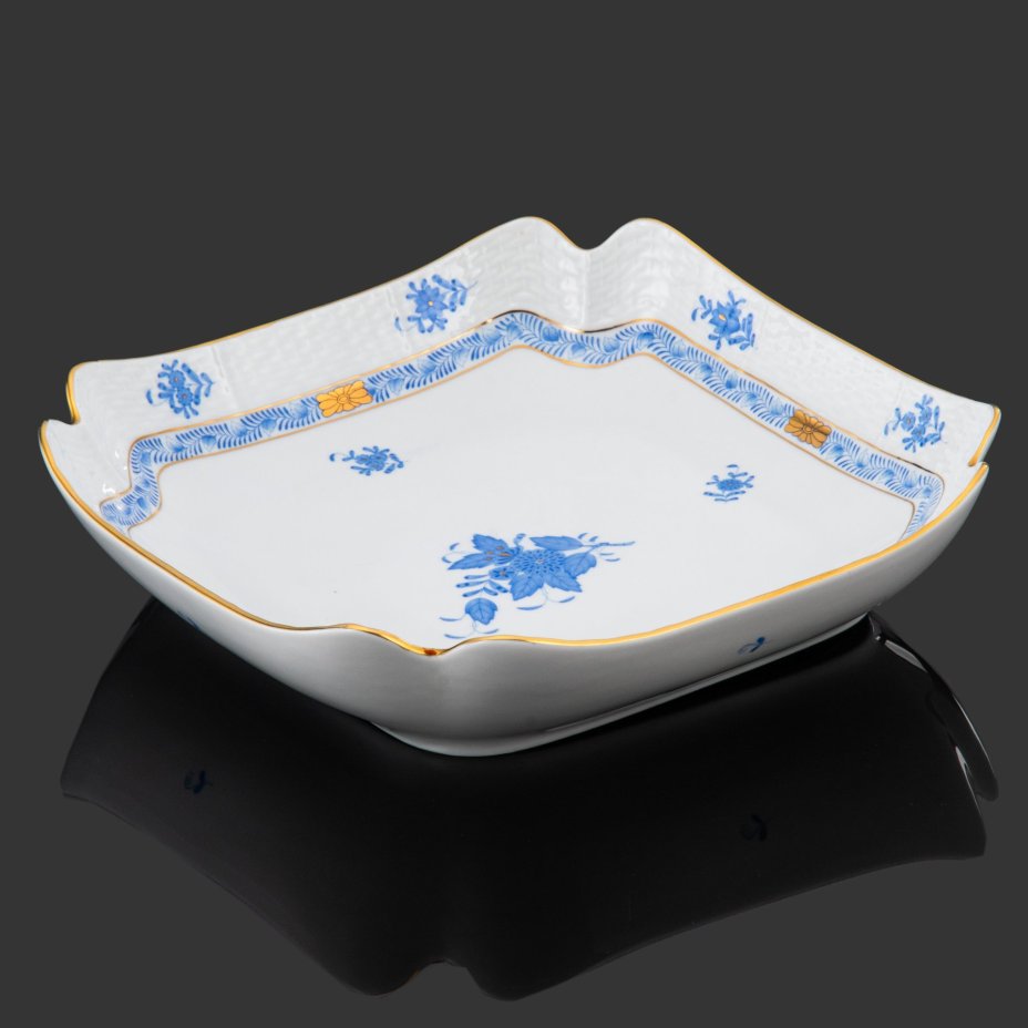 Блюдо сервировочное квадратной формы, выполненное в фирменном дизайне "Chinese Bouquet" ("Apponyi Blue"), фарфор, роспись, золочение, Herend (Херенд), Herend (Херенд)