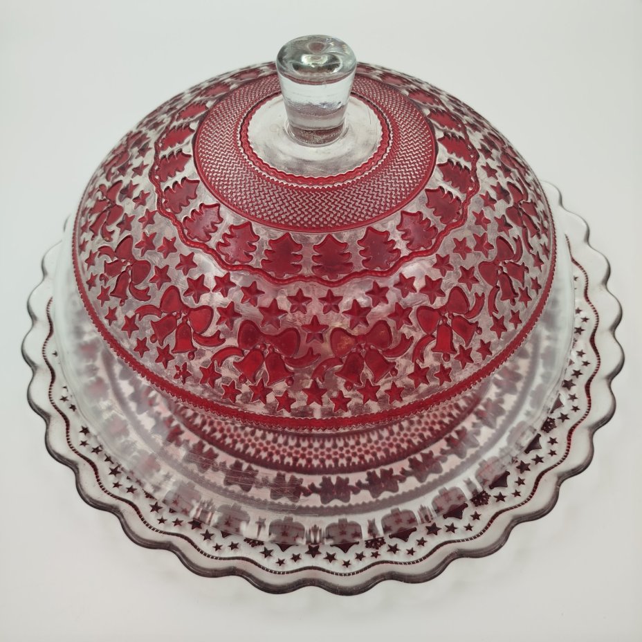 Блюдо с крышкой (клош), украшенный праздничным орнаментом