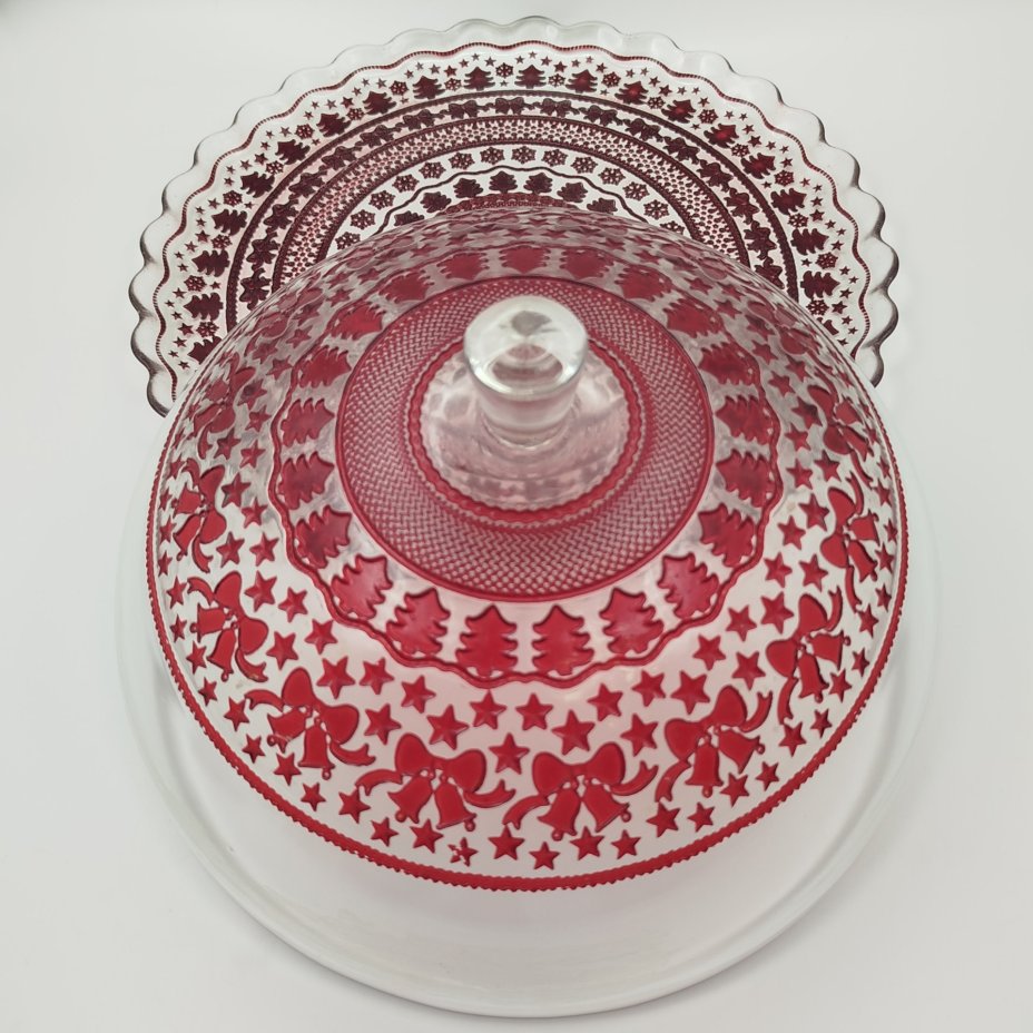 Блюдо с крышкой (клош), украшенный праздничным орнаментом