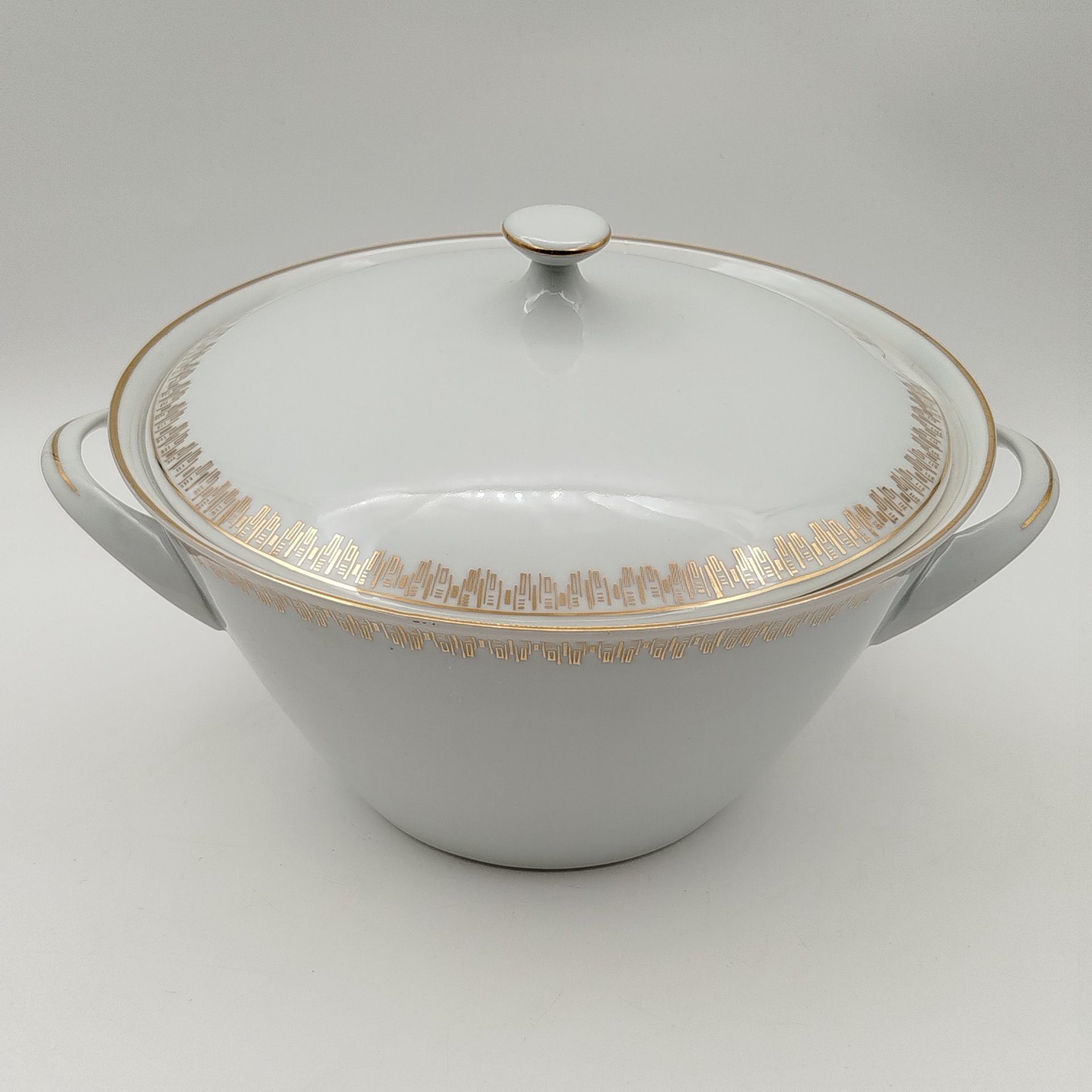 Супница с геометрическим орнаментом вдоль борта, фарфор, золочение, Moritz Zdekauer (MZ), Чехословакия, 1960-1980 гг.