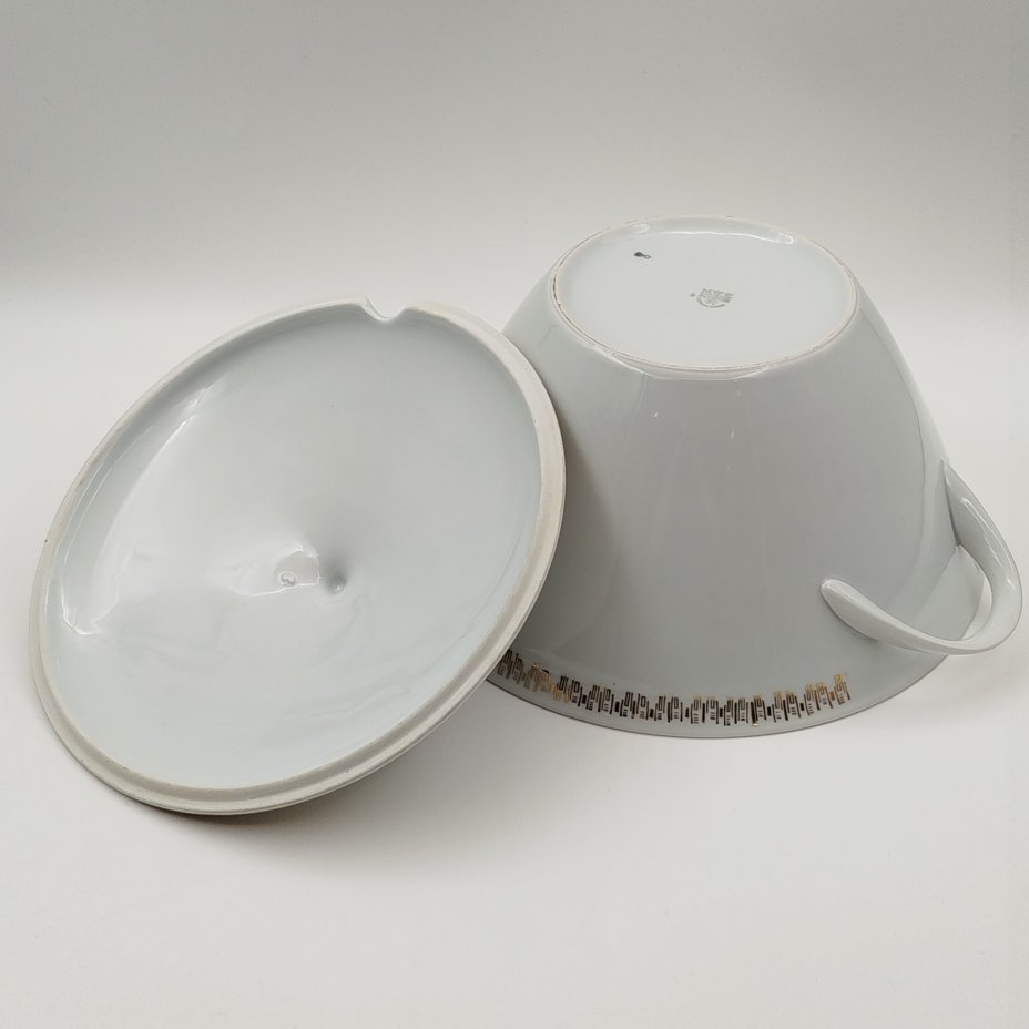 Супница с геометрическим орнаментом вдоль борта