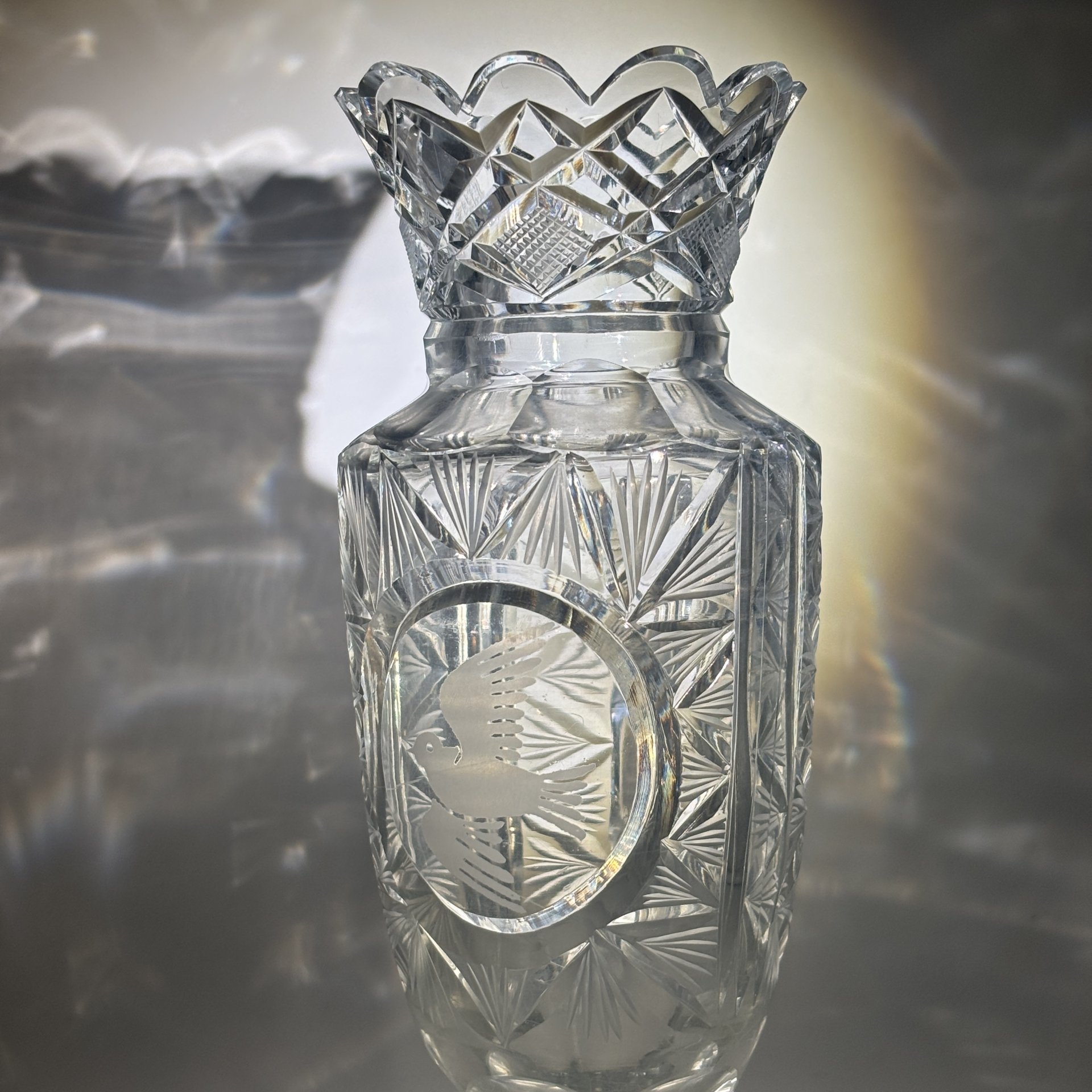 Ваза "Голубь Мира", хрусталь, алмазная грань, Ленинградский завод художественного стекла (ЛЗХС), СССР, 1950-1960 гг.