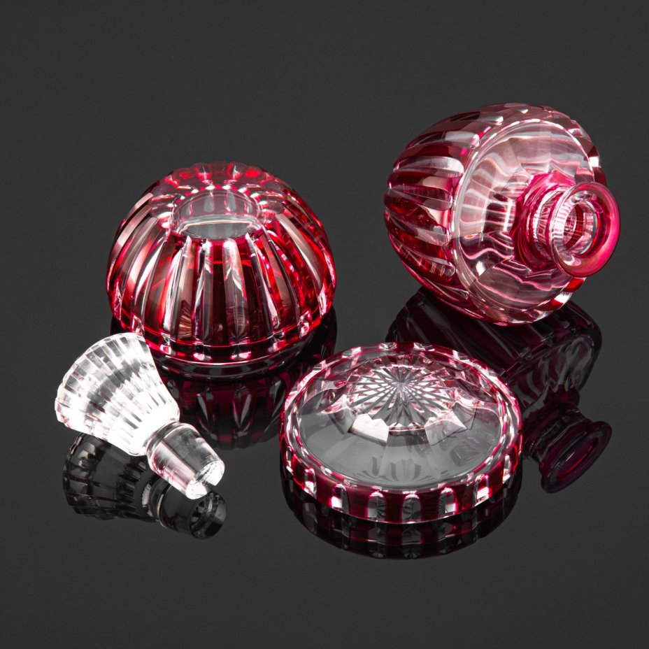 Парфюмерный набор (дамский набор для туалетного столика), состоящий из флакона для духов и шкатулки, хрусталь, гранение, Val Saint Lambert, Бельгия, 1950-1960 гг.