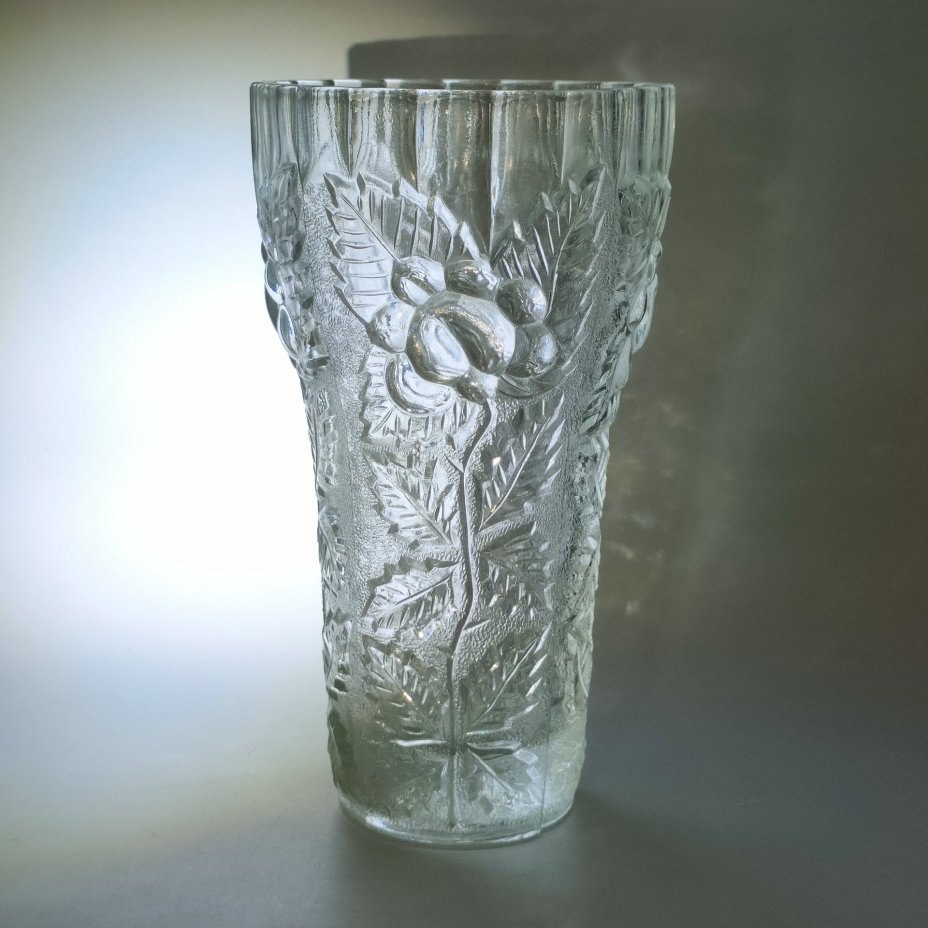 Ваза с рельефным цветочным декором, стекло, пресс, Опытный стекольный завод, СССР, 1960-1980 гг.