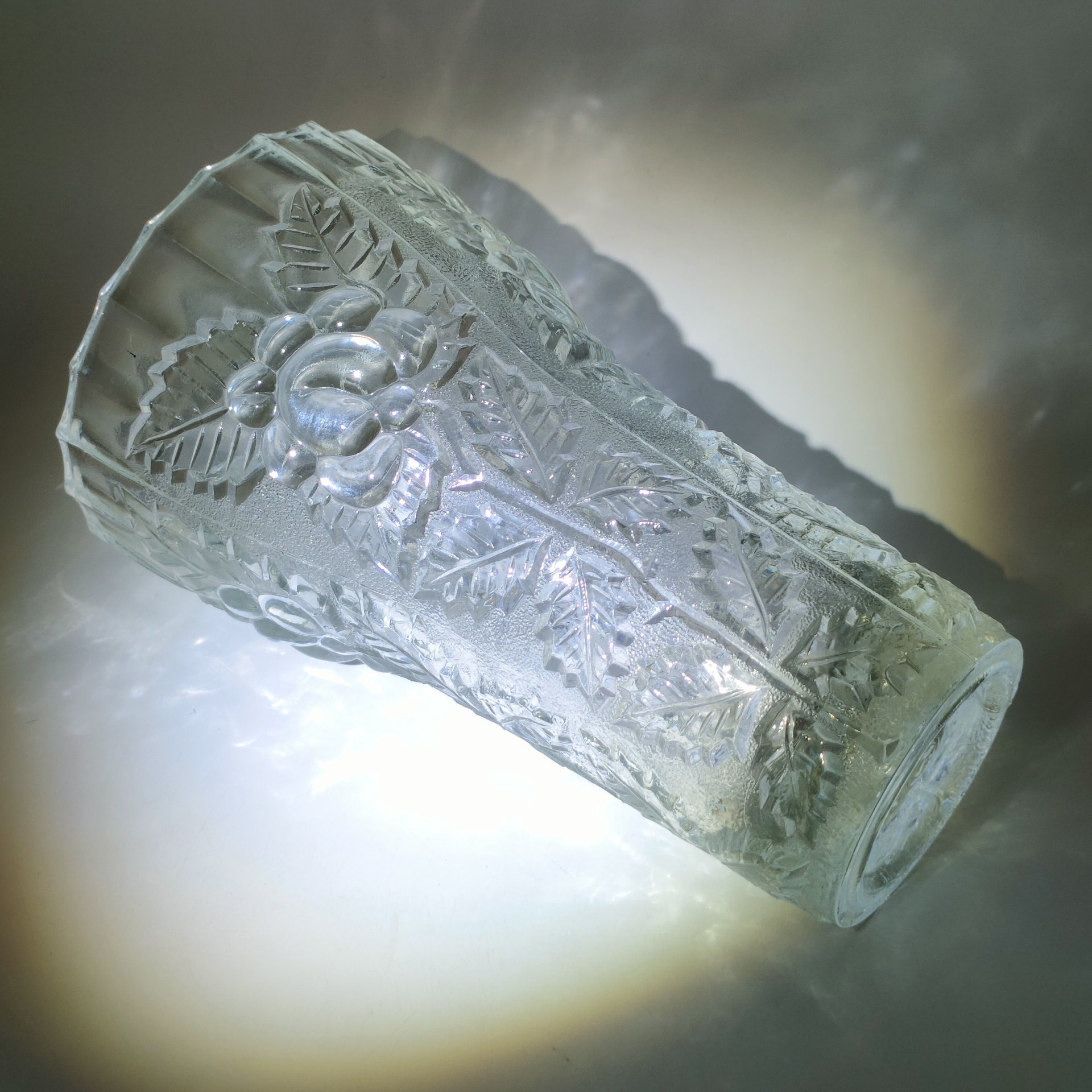 Ваза с рельефным цветочным декором, стекло, пресс, Опытный стекольный завод, СССР, 1960-1980 гг.