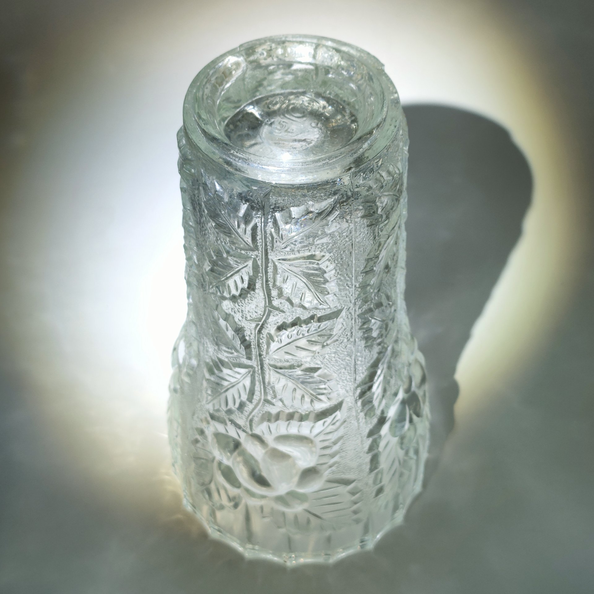 Ваза с рельефным цветочным декором, стекло, пресс, Опытный стекольный завод, СССР, 1960-1980 гг.