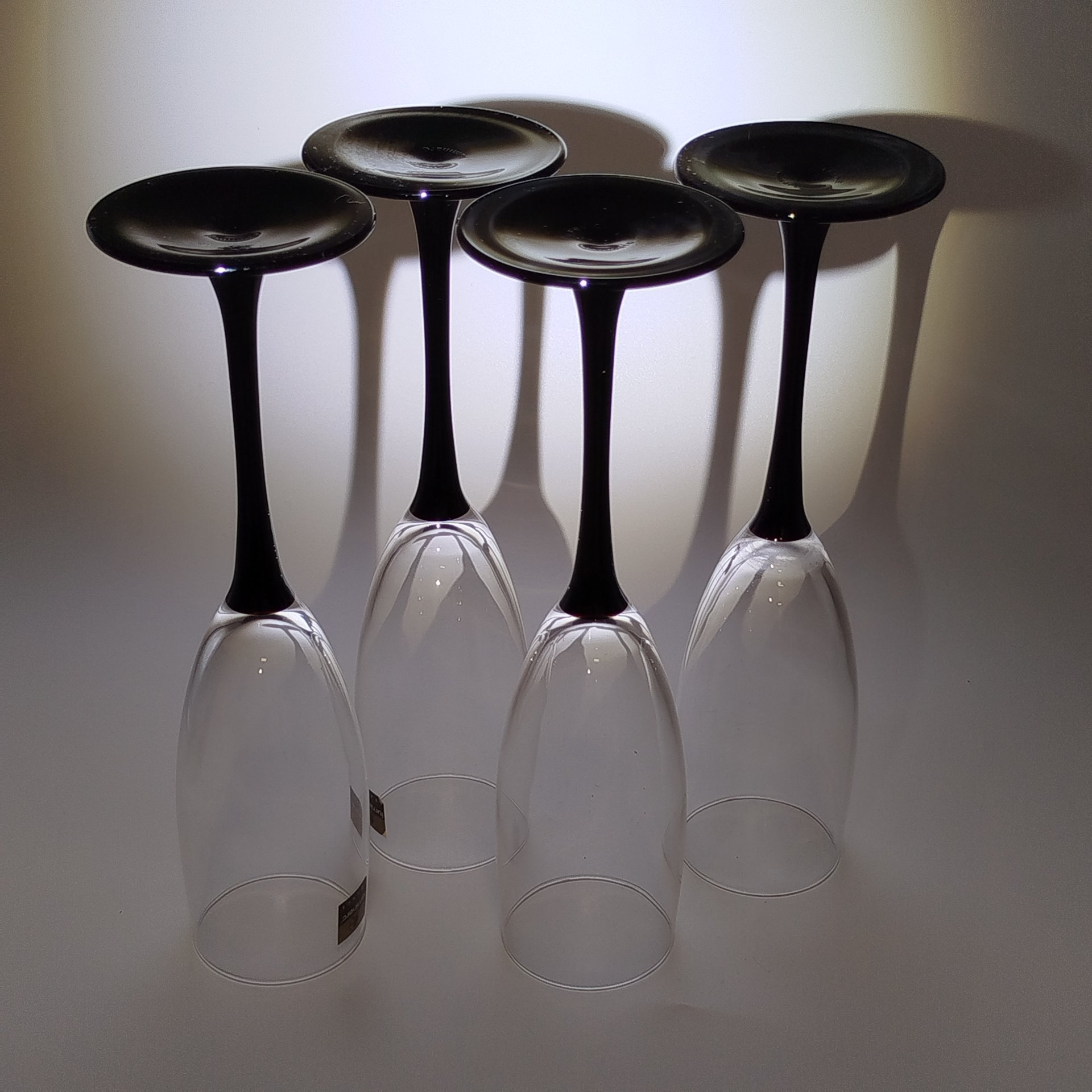 Набор из 4-х бокалов для шампанского на тонкой чёрной ножке, Luminarc