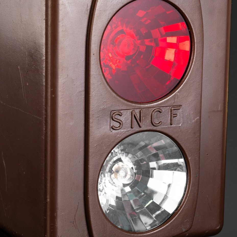 Фонарь железнодорожный портативный "SNCF", композитный материал, металл, Франция, 1987 г.