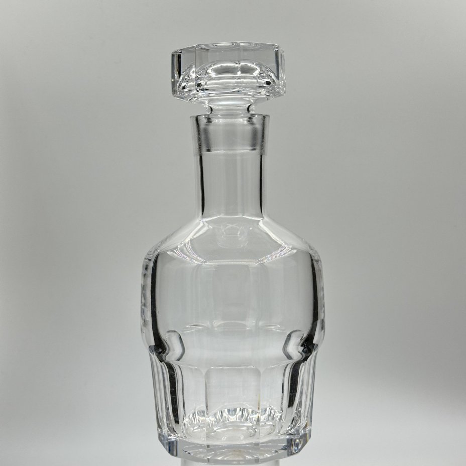 Штоф с граненым основанием и пробкой