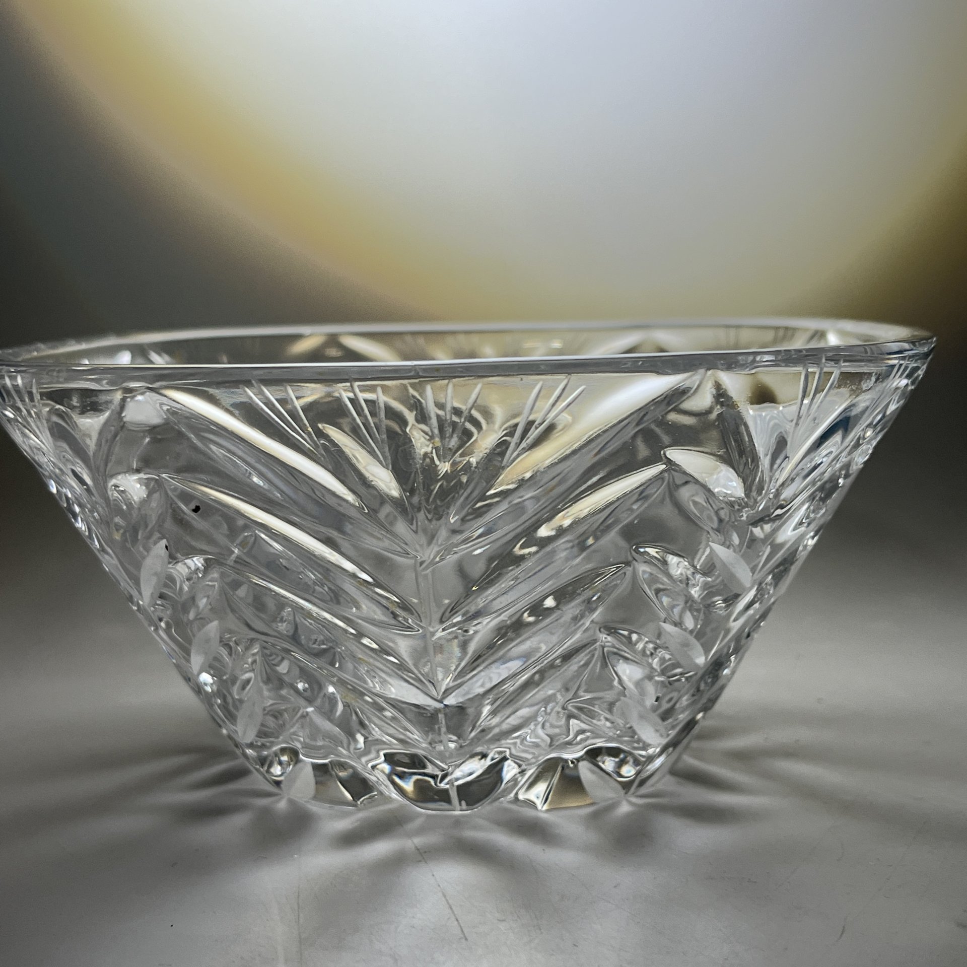 Салатник квадратной формы с цветочным декором, стекло, пресс, алмазная грань, СССР, 1970-1990 гг.