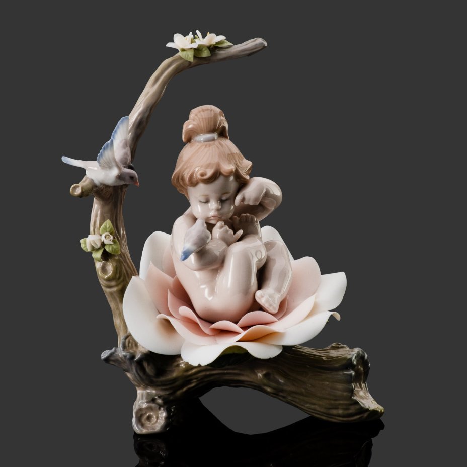 Статуэтка «Девочка на цветке» («Дюймовочка»), фарфор, роспись, Lladro, Испания, 2002 г.