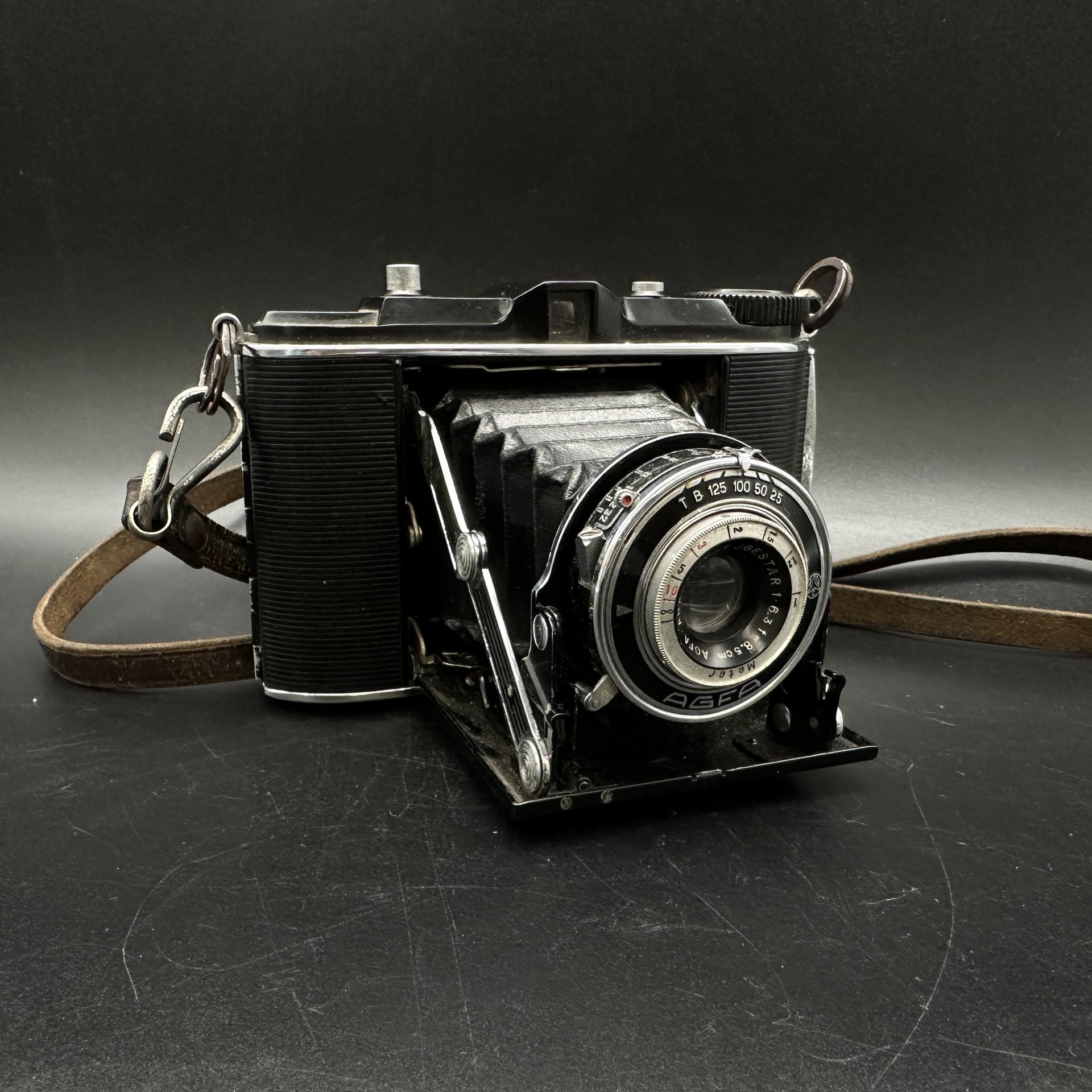 Фотоаппарат "Agfa jsolette" с объективом "Anastigmat Jgestar 1:6.3 F=8.5 cm"