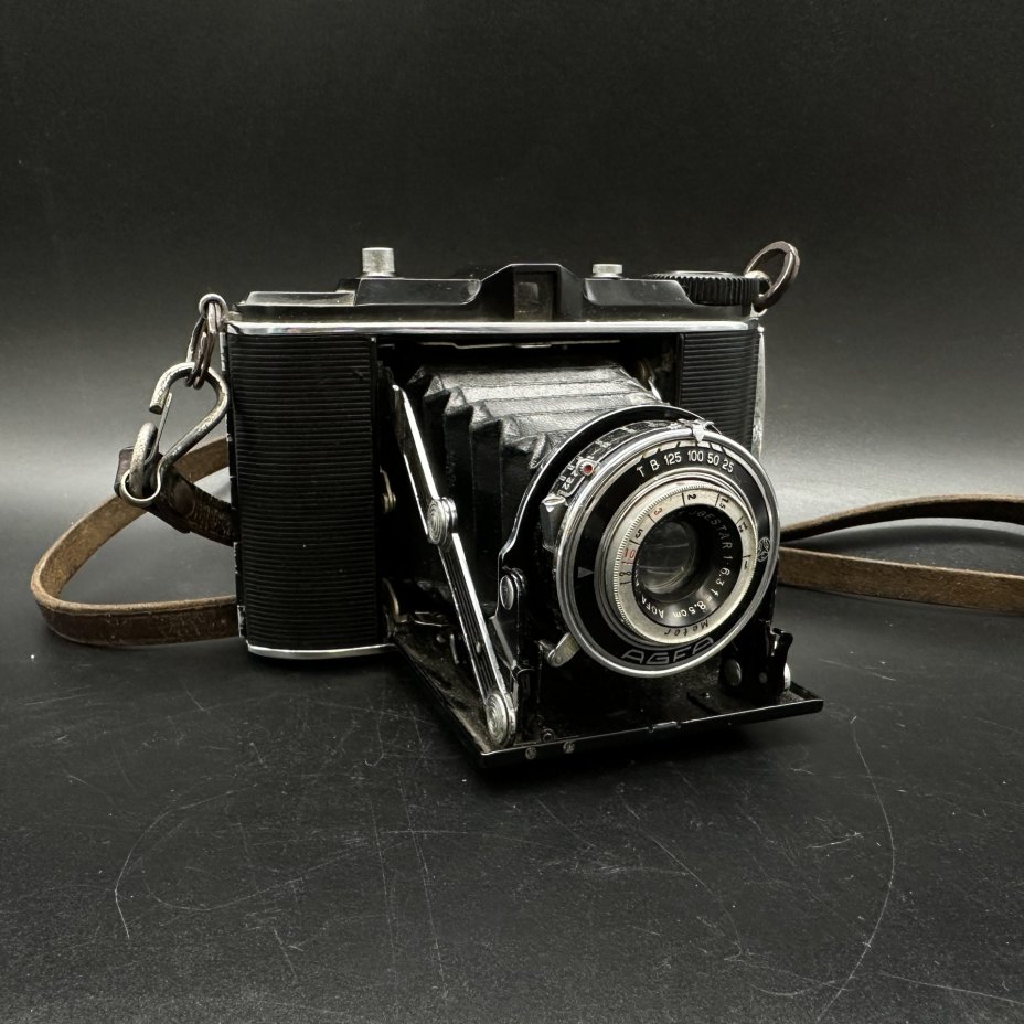 Фотоаппарат "Agfa jsolette" с объективом "Anastigmat Jgestar 1:6.3 F=8.5 cm"