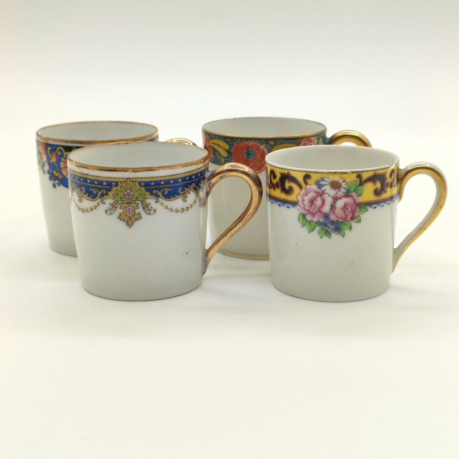 Набор из 4-х кофейных чашек, украшенных растительным декором (в подборе), форма "Литрон", фарфор, деколь, золочение, Limoges, Франция, 1920-1960 гг.