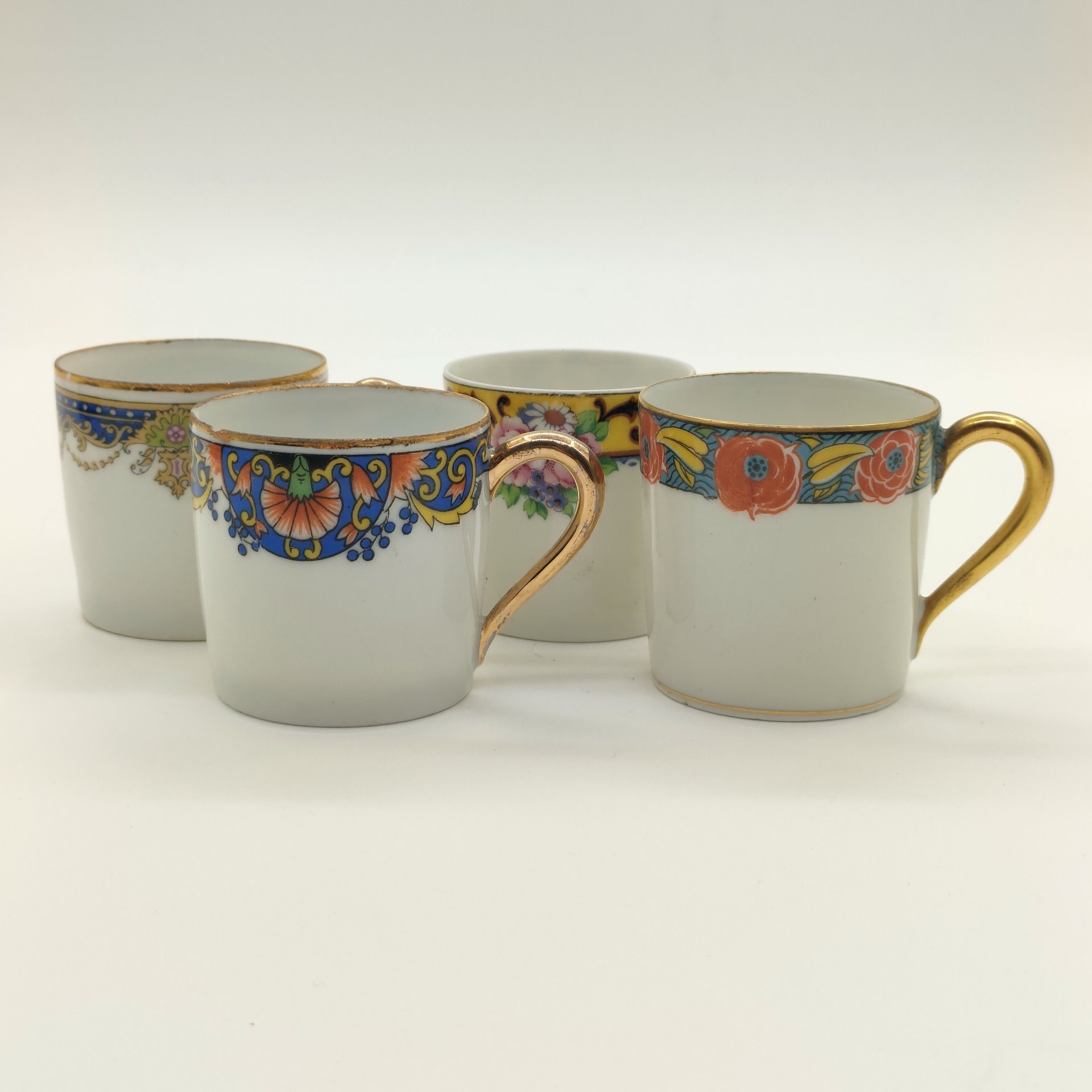 Набор из 4-х кофейных чашек, украшенных растительным декором (в подборе), форма "Литрон", фарфор, деколь, золочение, Limoges, Франция, 1920-1960 гг.