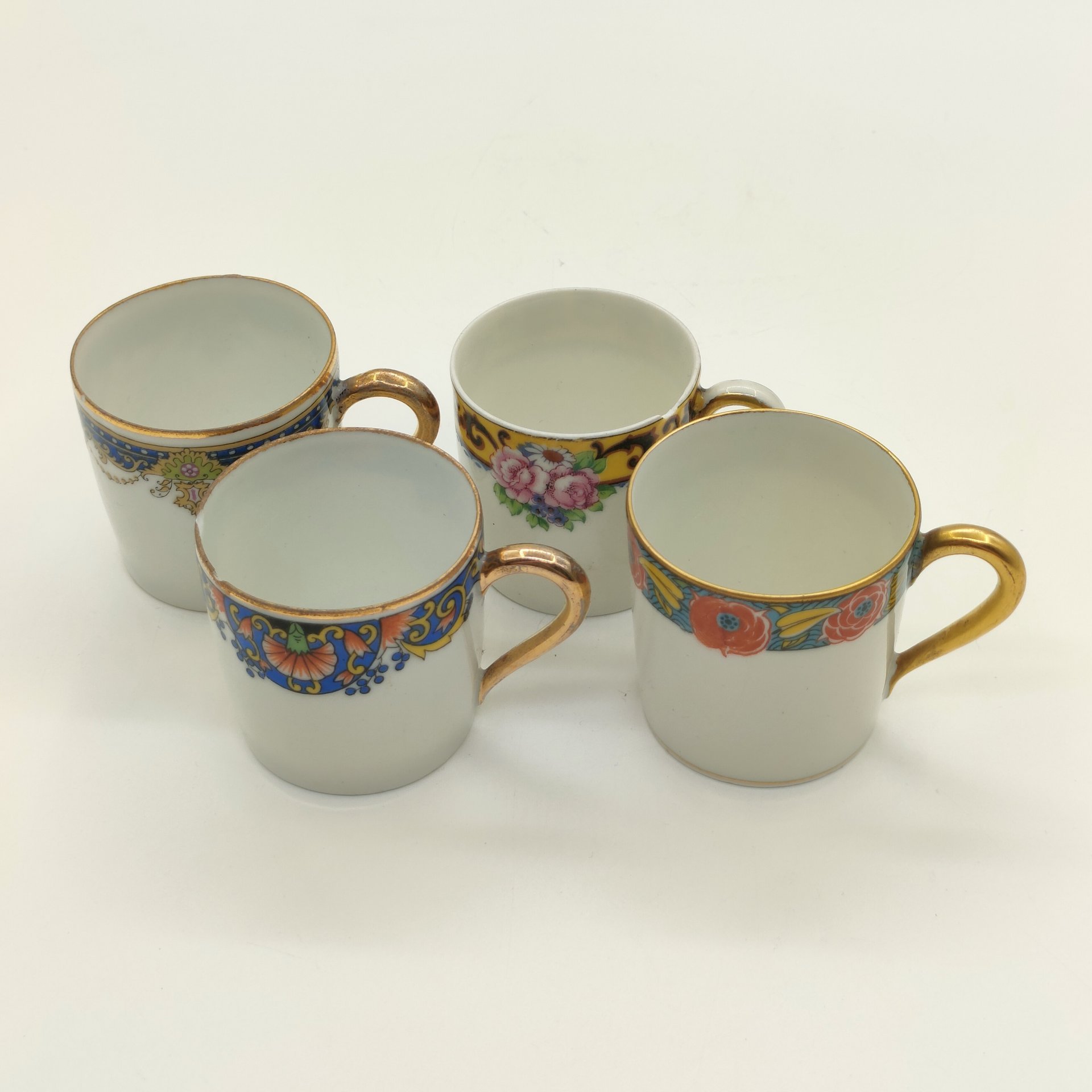 Набор из 4-х кофейных чашек, украшенных растительным декором (в подборе), форма "Литрон", фарфор, деколь, золочение, Limoges, Франция, 1920-1960 гг.