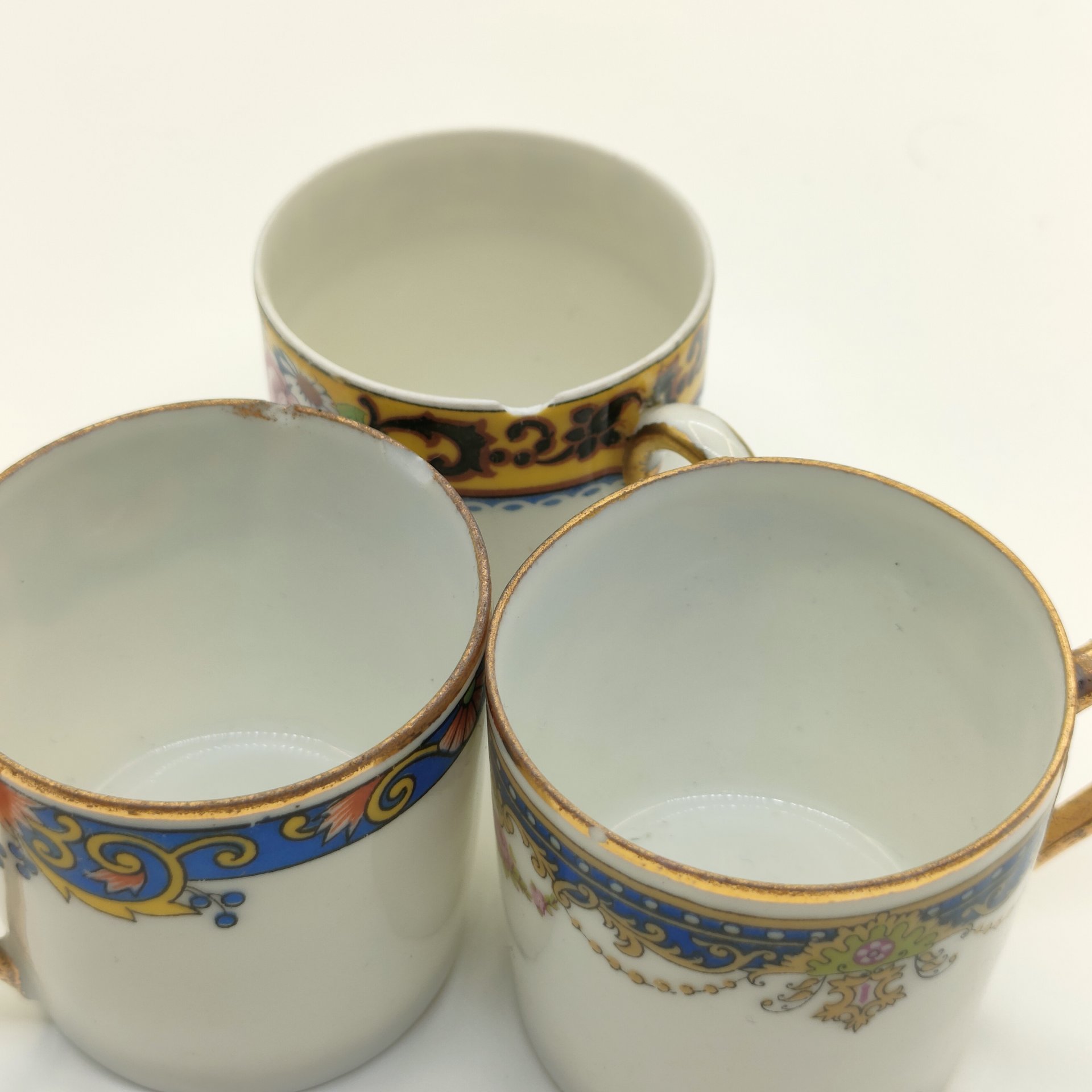 Набор из 4-х кофейных чашек, украшенных растительным декором (в подборе), форма "Литрон", фарфор, деколь, золочение, Limoges, Франция, 1920-1960 гг.