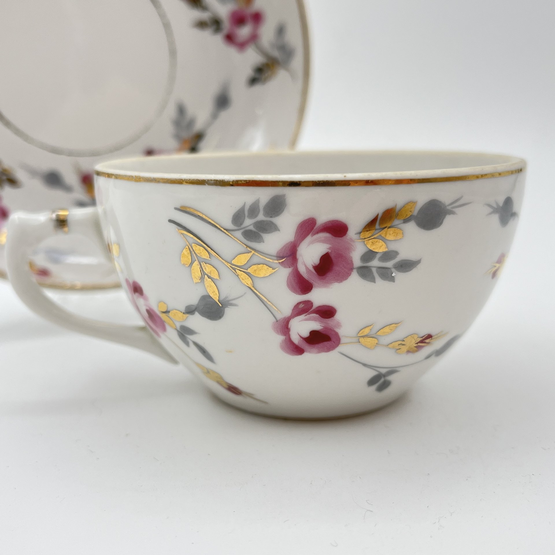 Пара чайная, украшенная цветочным декором, форма "Киевская", фарфор, роспись, золочение, Дулевский фарфоровый завод (Дулёво), СССР, 1958 г.