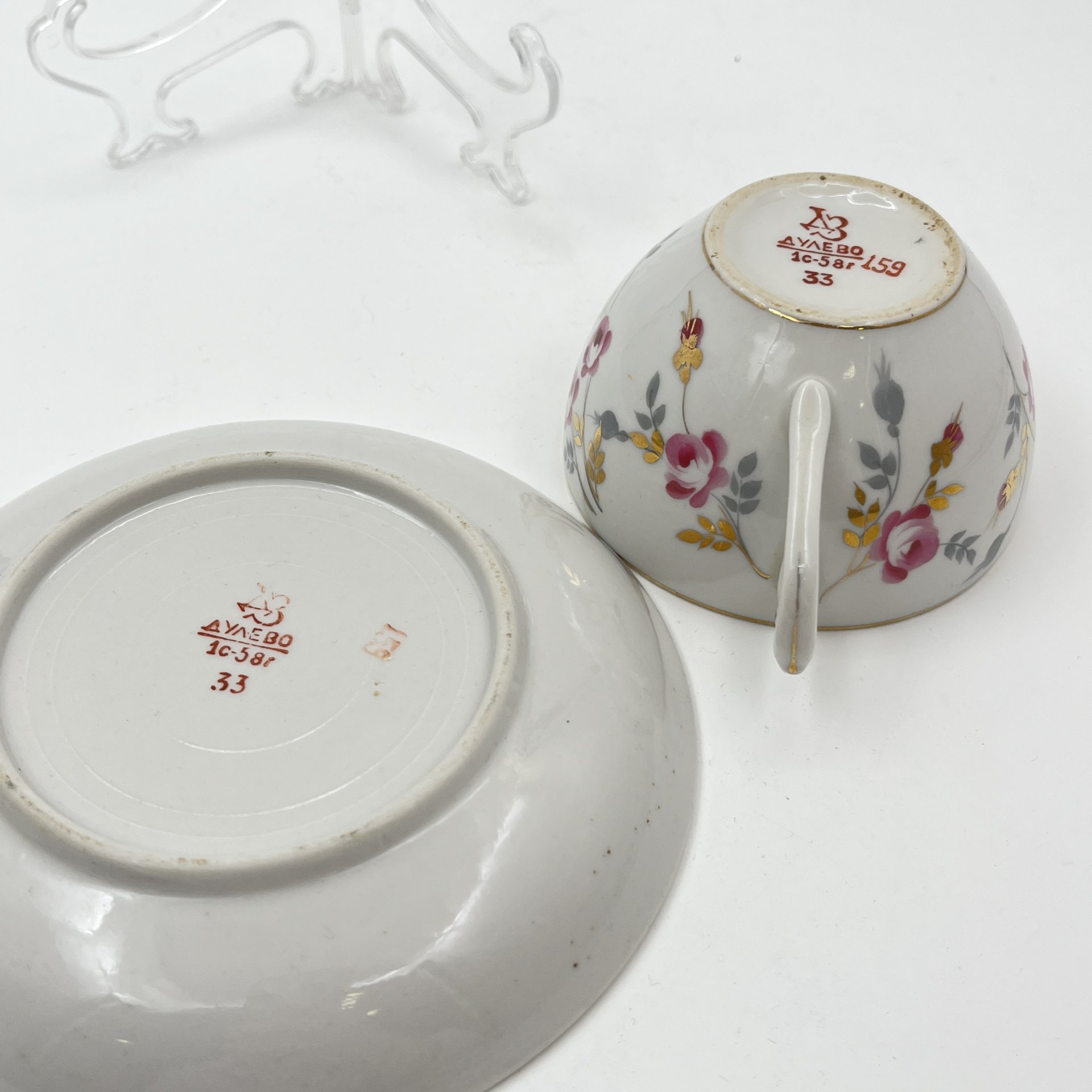 Пара чайная, украшенная цветочным декором, форма "Киевская", фарфор, роспись, золочение, Дулевский фарфоровый завод (Дулёво), СССР, 1958 г.