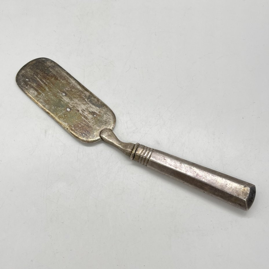 Сервировочная лопатка с лаконичным декором, металл, Norblin & Co (Норблин), Российская империя, 1890-1910 гг.