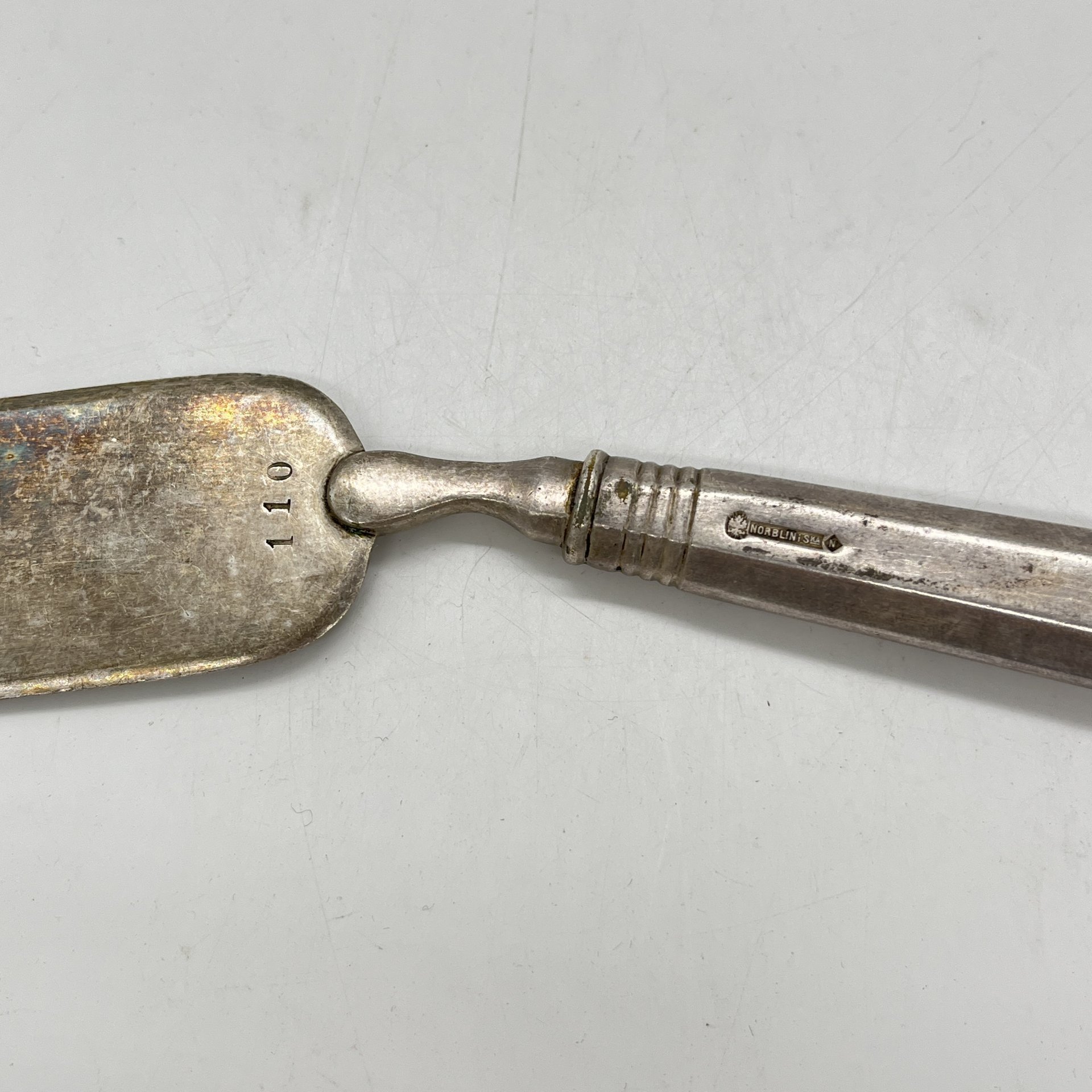 Сервировочная лопатка с лаконичным декором, металл, Norblin & Co (Норблин), Российская империя, 1890-1910 гг.