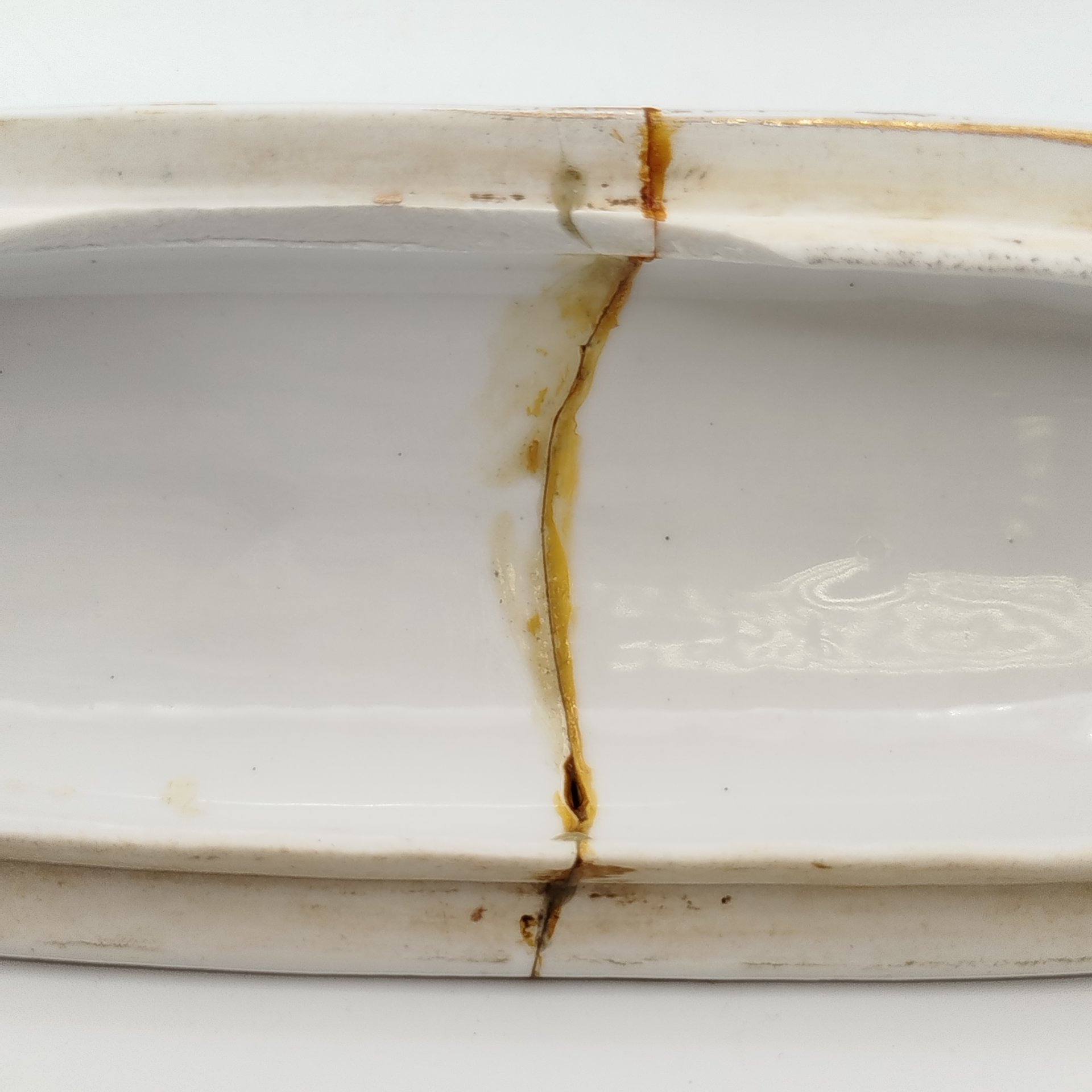 Набор из двух предметов для туалетного столика (шкатулка и судок для зубных щёток) с декором в виде ромашек