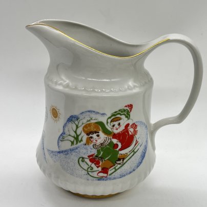 Кувшин из набора детской посуды "Зимние забавы", фарфор, деколь, золочение, Тернопольский фарфоровый завод, СССР, 1970-1980 гг.