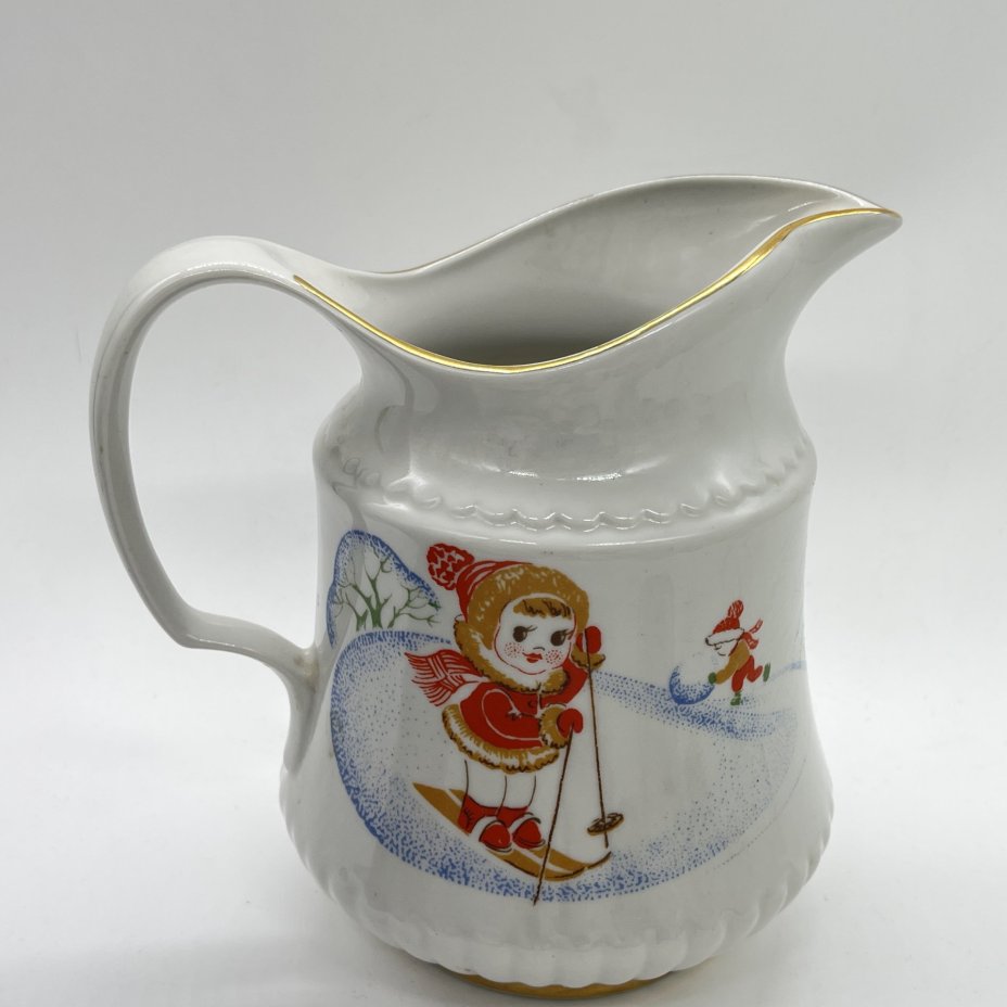 Кувшин из набора детской посуды "Зимние забавы", фарфор, деколь, золочение, Тернопольский фарфоровый завод, СССР, 1970-1980 гг.