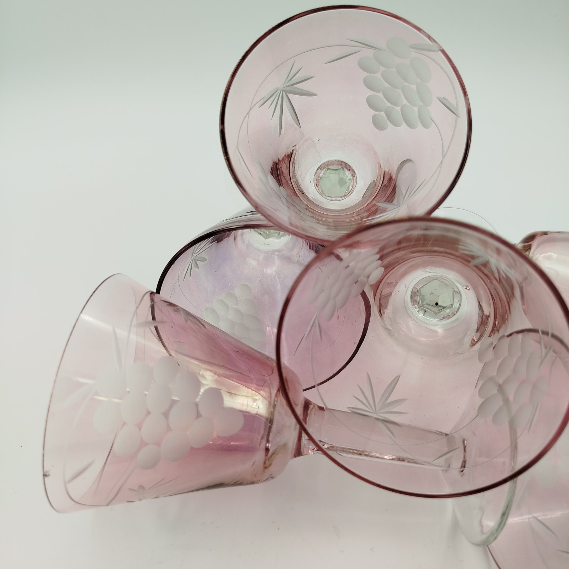 Набор из 6-ти бокалов розового оттенка "Виноград", Армавирский стекольный завод, стекло, алмазная грань, СССР, 1960-1980 гг.