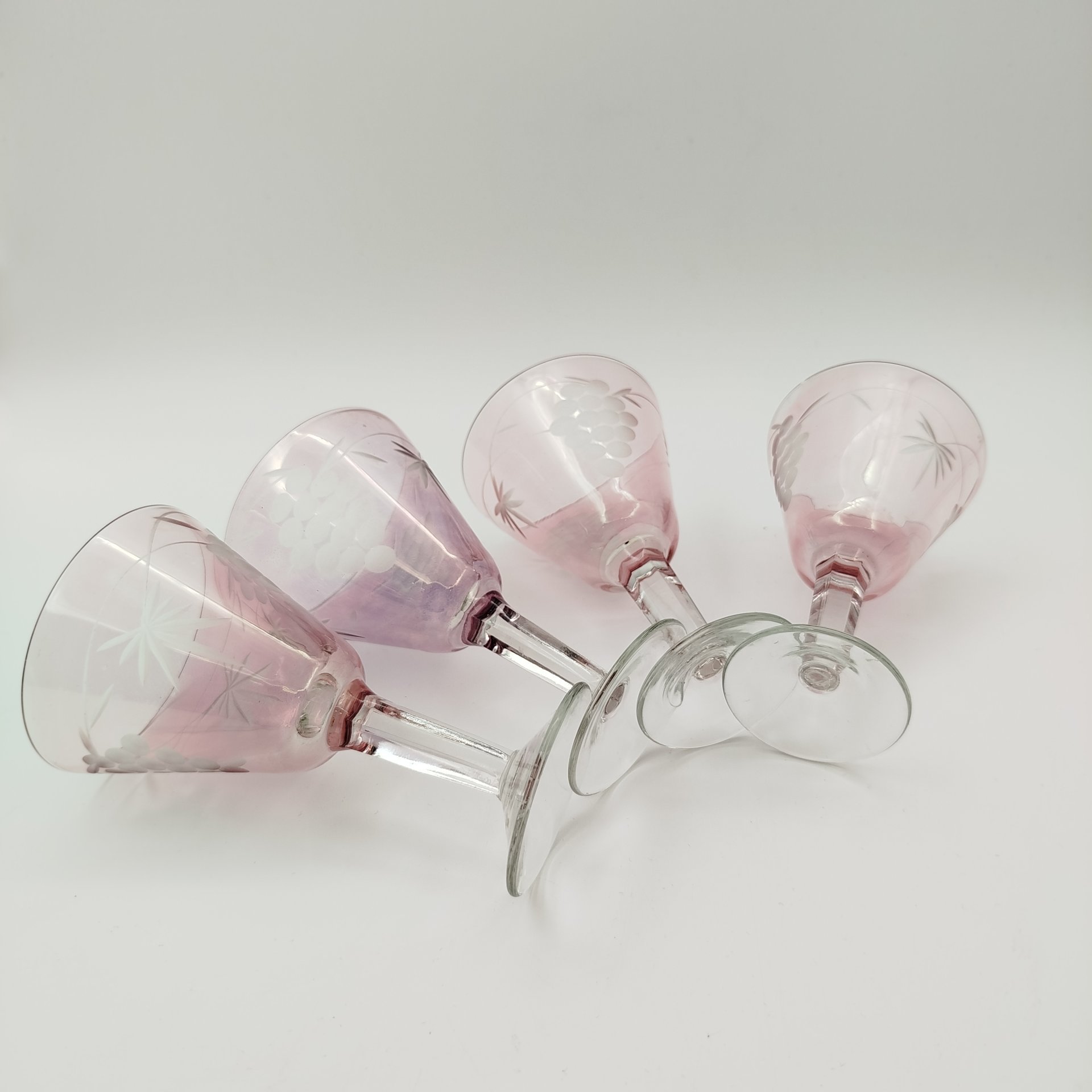 Набор из 6-ти бокалов розового оттенка "Виноград", Армавирский стекольный завод, стекло, алмазная грань, СССР, 1960-1980 гг.