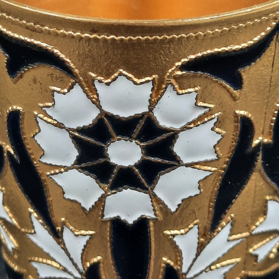 Стопка со стилизованным цветочным декором, латунь, эмали, золочение, Ленинградская ювелирная фабрика, СССР, 1960-1980 гг.