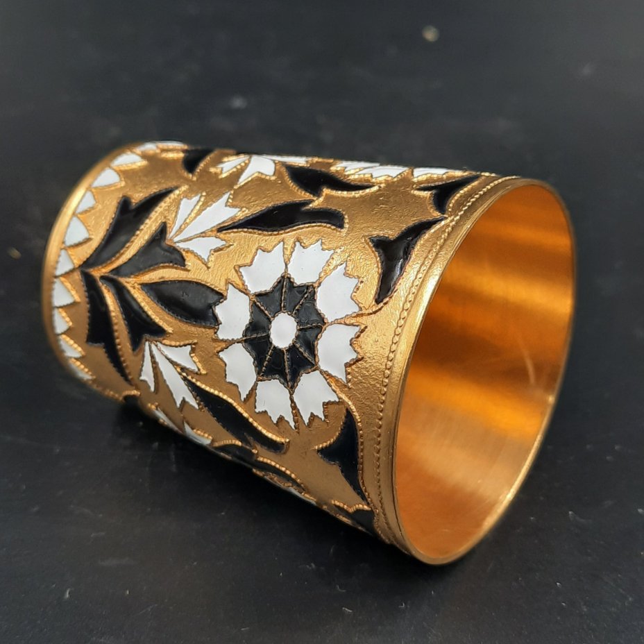 Стопка со стилизованным цветочным декором, латунь, эмали, золочение, Ленинградская ювелирная фабрика, СССР, 1960-1980 гг.