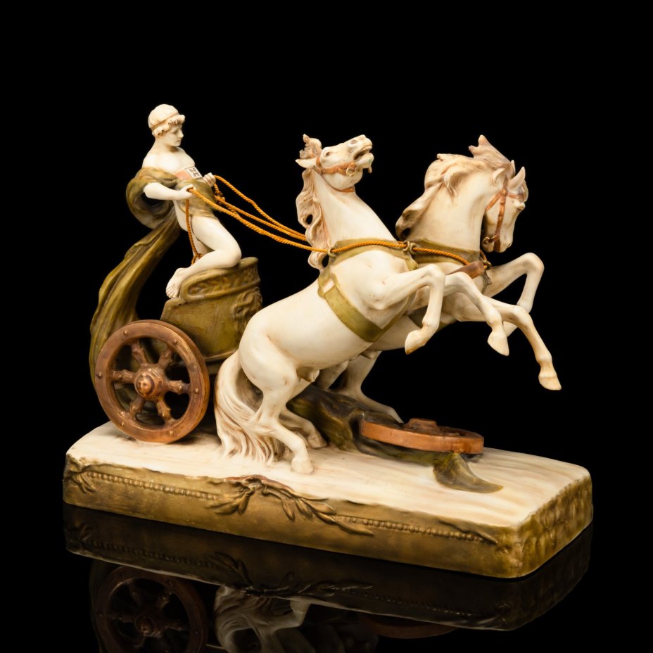 Скульптура "Колесница" ("Олимпиец"), Royal Dux