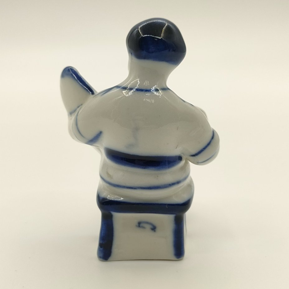 Статуэтка "Жостовский мастер", автор В.В. Неплюев, Гжель
