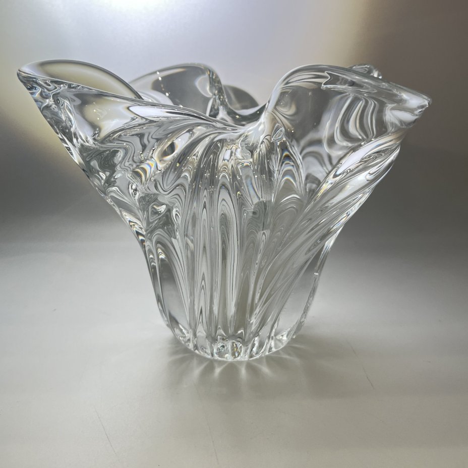 Ваза "Тюльпан", автор Х.М. Пыльд, хрусталь, прессование, свободное моделирование, Ленинградский завод художественного стекла (ЛЗХС), СССР, 1970-1980 гг.