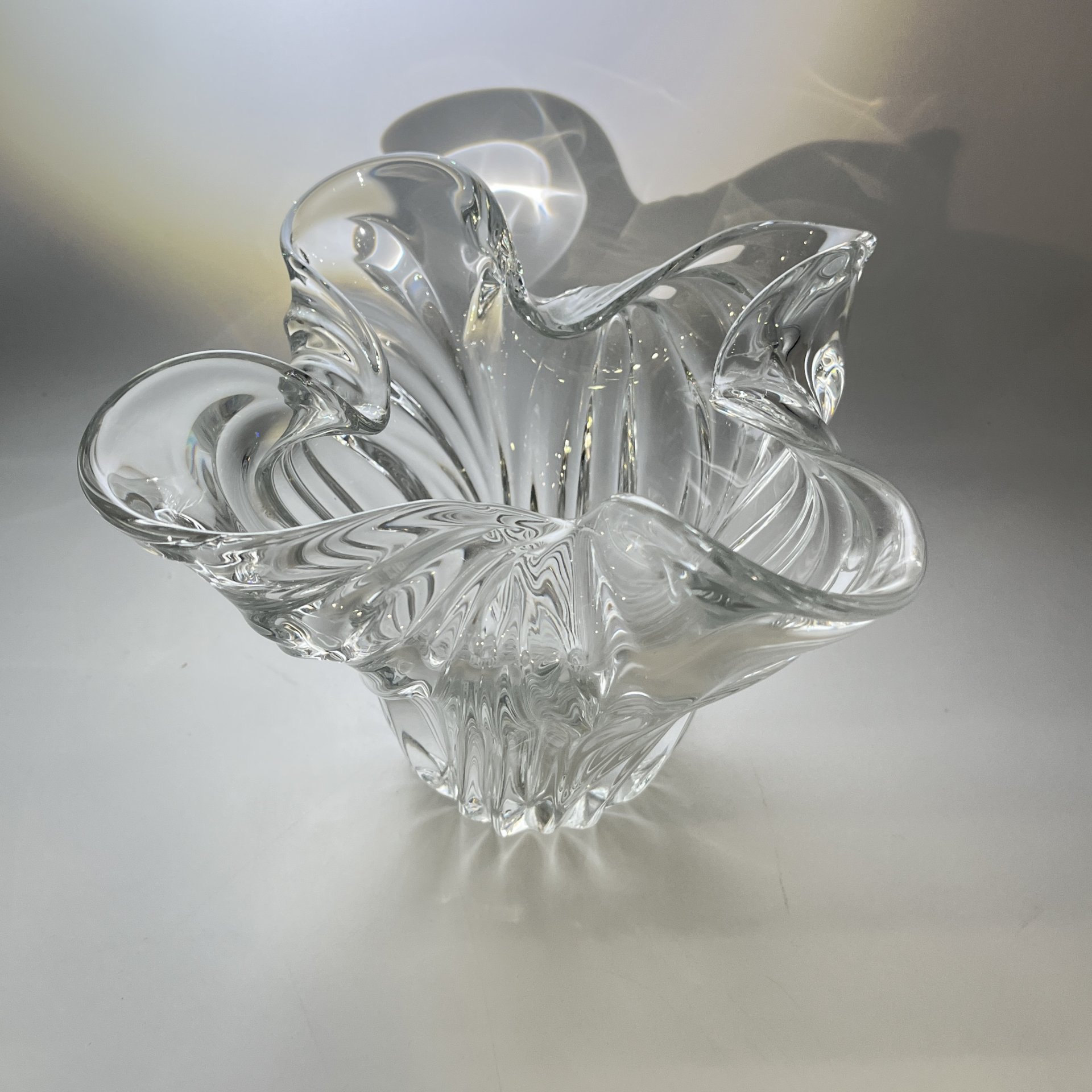Ваза "Тюльпан", автор Х.М. Пыльд, хрусталь, прессование, свободное моделирование, Ленинградский завод художественного стекла (ЛЗХС), СССР, 1970-1980 гг.