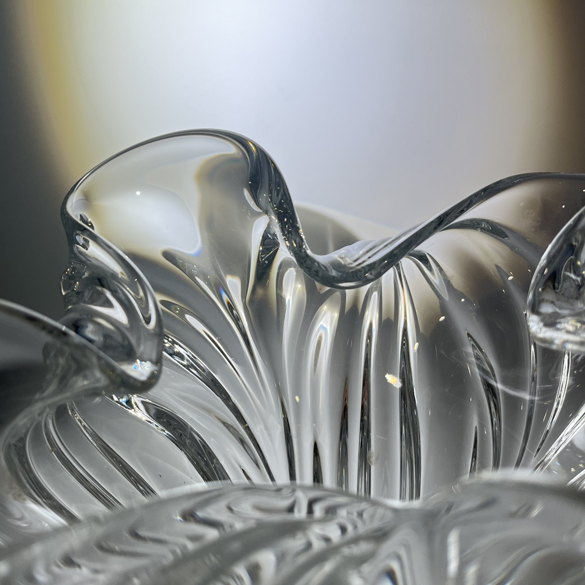 Ваза "Тюльпан", автор Х.М. Пыльд, хрусталь, прессование, свободное моделирование, Ленинградский завод художественного стекла (ЛЗХС), СССР, 1970-1980 гг.