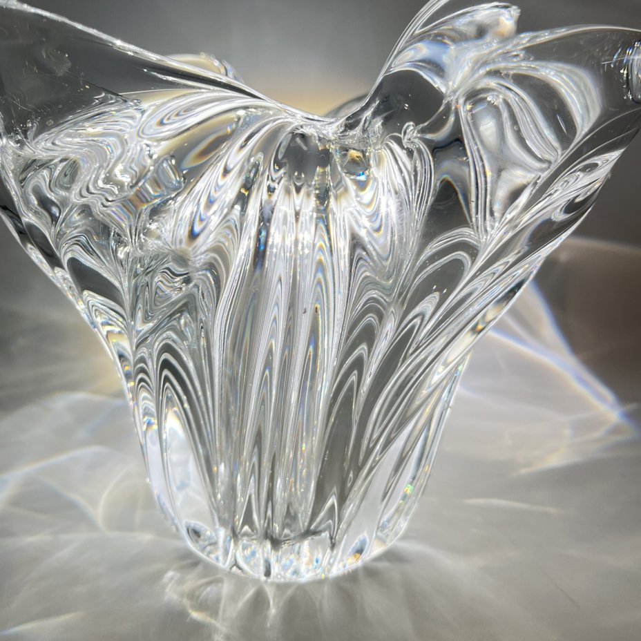Ваза "Тюльпан", автор Х.М. Пыльд, хрусталь, прессование, свободное моделирование, Ленинградский завод художественного стекла (ЛЗХС), СССР, 1970-1980 гг.