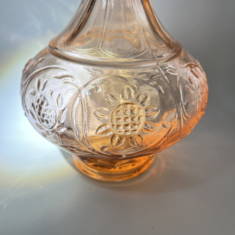 Штоф "Подсолнух" розового оттенка, стекло, пресс, СССР, 1970-1990 гг.