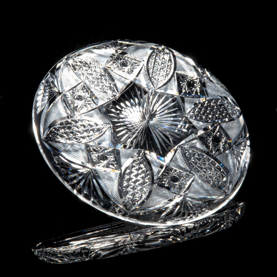 Блюдо, декорированное в технике алмазной грани, хрусталь, СССР, 1970-1990 гг.
